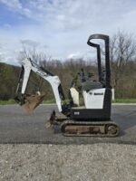 Mini-escavadora Bobcat E10 – 2017 – 1,2 T – Compacta e eficiente