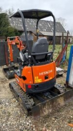 Mini-escavadora Hitachi 17U – 2023 – 1,8T – Garantia 12 meses