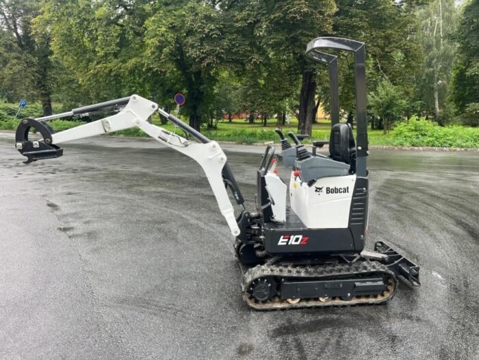 Miniescavadora Bobcat E10z – 2020 – 1,2T – Excelente estado com 12 meses de garantia - Image 9