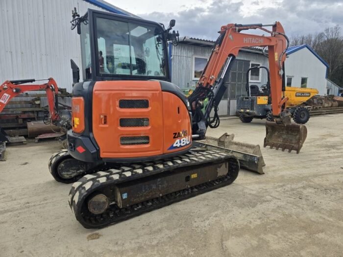 Miniescavadora Hitachi ZX48U-6 – 2021 – 4,8T – Excelente estado com garantia de 12 meses - Image 4