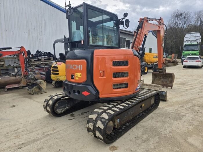 Miniescavadora Hitachi ZX48U-6 – 2021 – 4,8T – Excelente estado com garantia de 12 meses - Image 5