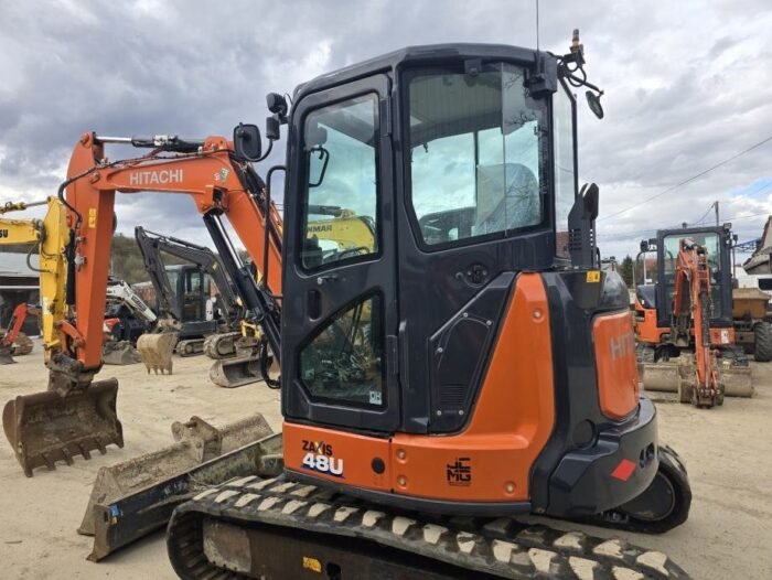 Miniescavadora Hitachi ZX48U-6 – 2021 – 4,8T – Excelente estado com garantia de 12 meses - Image 7