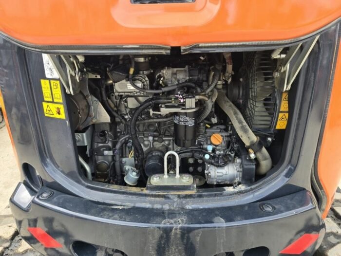 Miniescavadora Hitachi ZX48U-6 – 2021 – 4,8T – Excelente estado com garantia de 12 meses - Image 10