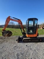 Mini-escavadora Hitachi Zaxis U33 – 2014 – 3,5T – Excelente estado – Garantia 12 meses - Image 2
