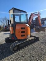 Mini-escavadora Hitachi Zaxis U33 – 2014 – 3,5T – Excelente estado – Garantia 12 meses