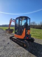 Mini-escavadora Hitachi Zaxis U33 – 2014 – 3,5T – Excelente estado – Garantia 12 meses - Image 3