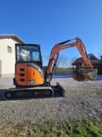 Mini-escavadora Hitachi Zaxis U33 – 2014 – 3,5T – Excelente estado – Garantia 12 meses - Image 5