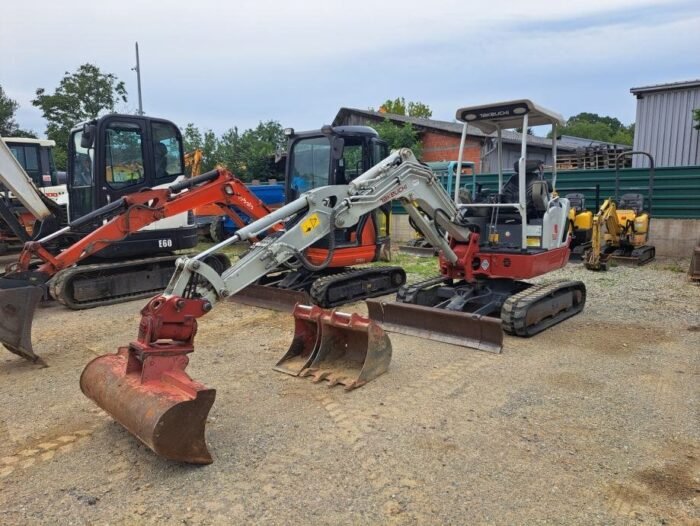 Mini-escavadora Takeuchi TB225 – 2018 – 2,2T – Garantia 12 meses - Image 12