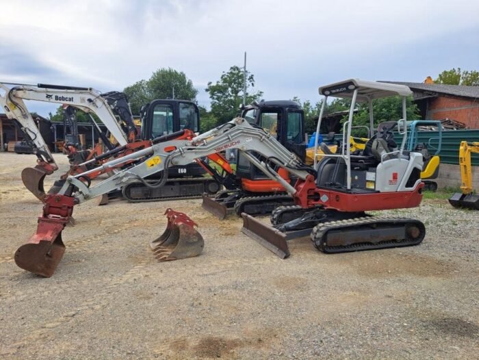 Mini-escavadora Takeuchi TB225 – 2018 – 2,2T – Garantia 12 meses - Image 10