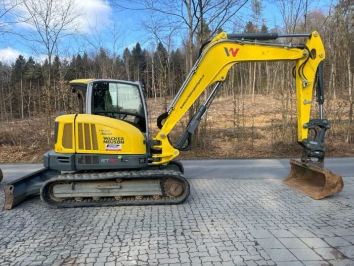 Mini-escavadora Wacker Neuson ET90 – 2019 – 9T – Excelente estado – Garantia 12 meses - Image 8