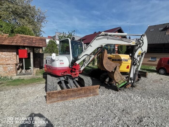 Mini-escavadora Takeuchi TB260 – 2015 – 6T – Garantia 12 meses - Image 1