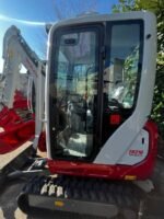 Mini-escavadora Takeuchi TB216 – 2023 – 1,8T – Quase nova – Garantia de 12 meses - Image 3
