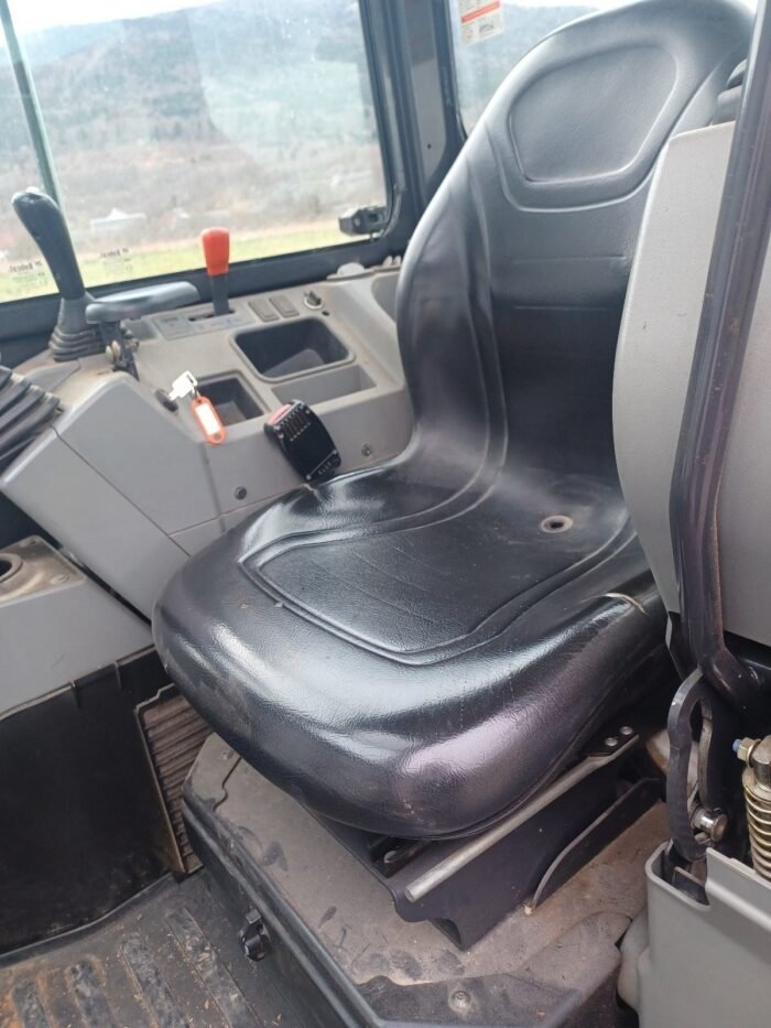Miniescavadora Bobcat E25 – 2014 – 2,5T – Excelente estado com 12 meses de garantia - Image 3