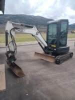 Miniescavadora Bobcat E25 – 2014 – 2,5T – Excelente estado com 12 meses de garantia - Image 9