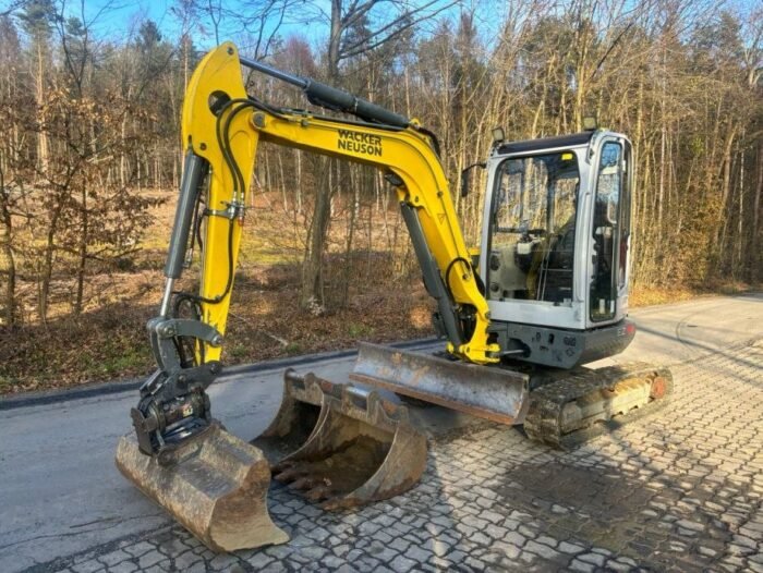 Mini-escavadora Wacker Neuson EZ38 – 2016 – 4T – Garantia 12 meses - Image 1