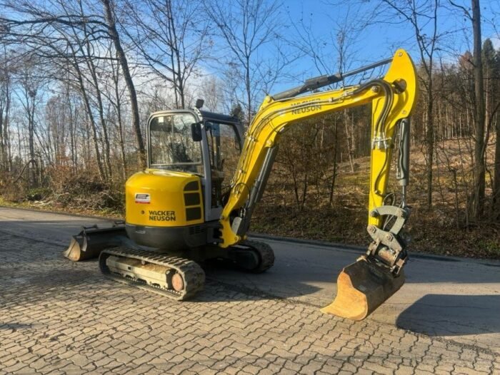 Mini-escavadora Wacker Neuson EZ38 – 2016 – 4T – Garantia 12 meses - Image 9
