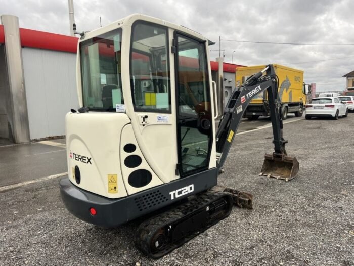 Mini-escavadora Terex TC20 – 2013 – 2T – Excelente estado – Garantia 12 meses - Image 1
