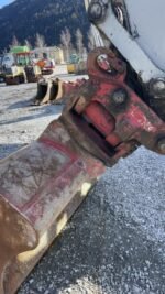 Mini-escavadora Takeuchi TB 2150 R – 2017 – 15T – Garantia 12 meses - Image 3